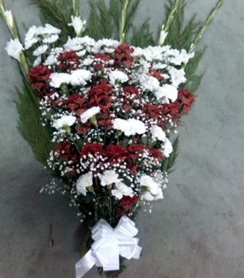 Funeraria y Tanatorio Extremeño ramo de flores rojas y blancas