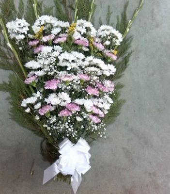 Funeraria y Tanatorio Extremeño ramo de flores blancas